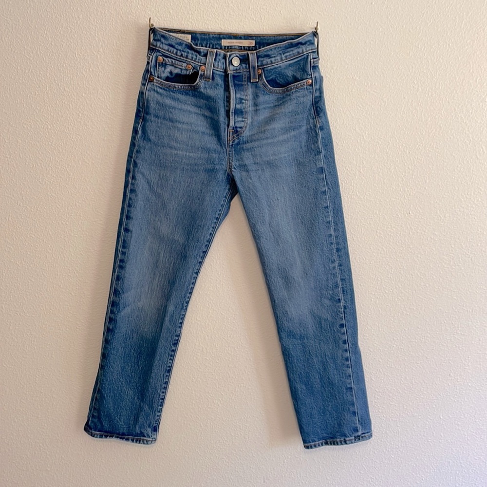 Levi’s Wedgie Straight 25